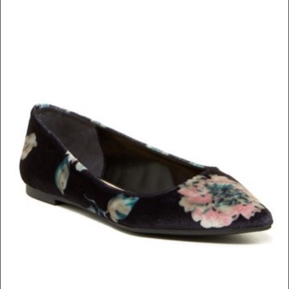 ๐2XHOSTPICK๐Sam Edelman Ryane Velvet Point Flats - Picture 1 of 4